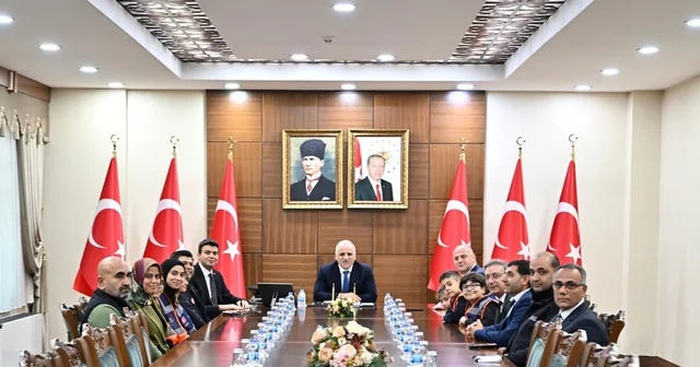 Diyarbakır da Gazze için toplanan 24 milyon lira AFAD a teslim edildi Diyarbakır Haberleri