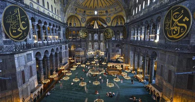 Ayasofya nın restorasyonunda zeminin tahrip edildiği iddialarına yalanlama