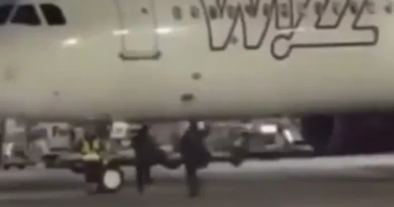 Kaçırdıkları uçağı el sallayarak durdurmaya çalıştılar! Dış Haberler