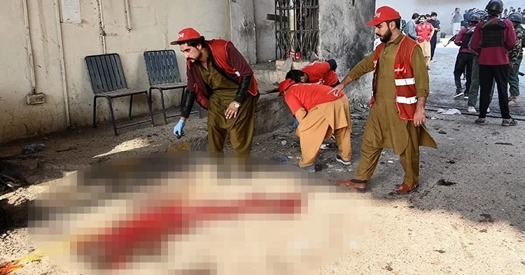 Pakistan da canlı bomba saldırısı: 3 ölü 8 yaralı