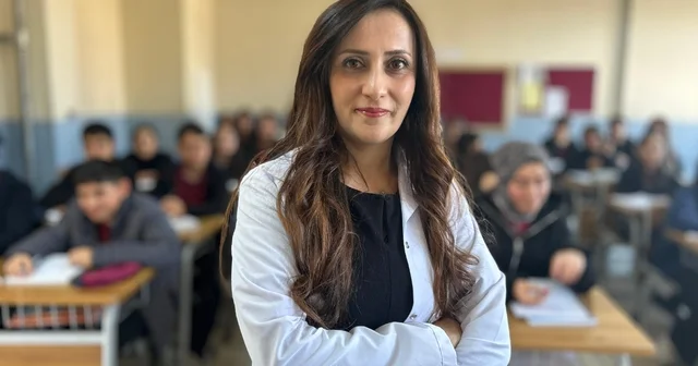 Koreceyi kendi çabasıyla öğrenen Vanlı öğretmen öğrencilerine ilham oluyor C1 seviyesinde Korece bilen öğretmen, okulunda dil kulübü kurdu Van Haberleri