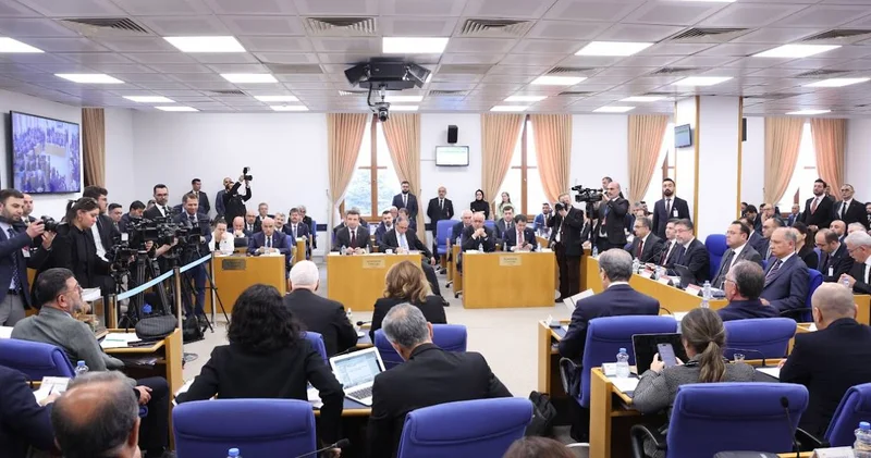 Türkeş in kızı Ayyüce Türkeş çiftçiye ödenmeyen desteğe tepki gösterdi: Para, Saray ın şatafatına akıyor