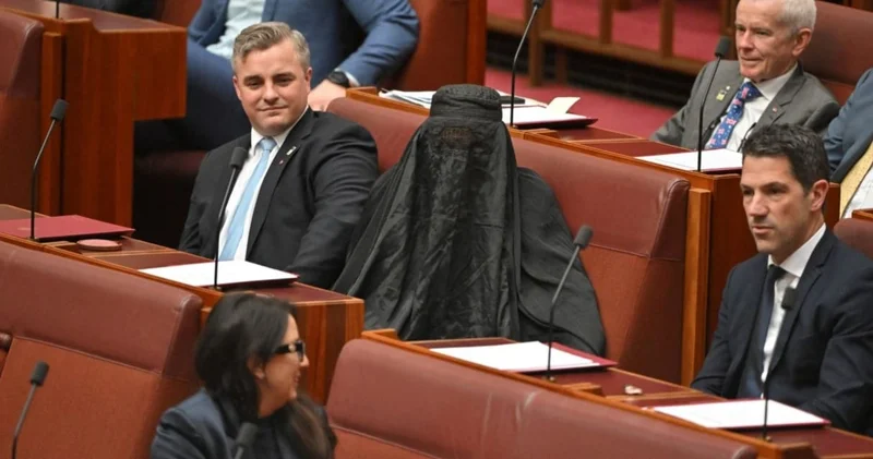 Parlamentoda burkalı protesto: Hükümet ve muhalefetten tepki