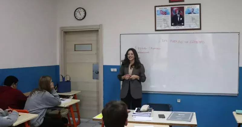 Mezun olduğu liseye öğretmen oldu