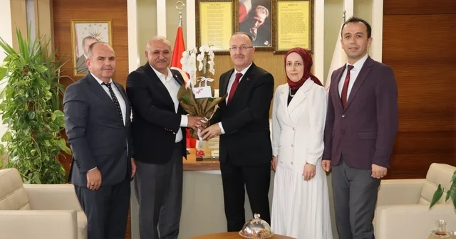 Eğitim Bir Sen den Milli Eğitim Müdürü ne 24 Kasım jesti Antalya Haberleri