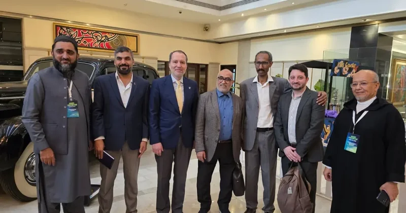 Erbakan ın 8 dakikalık konuşması Pakistan daki konferansa damga vurdu