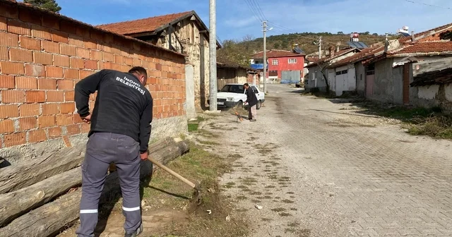 İnönü nün dış mahallelerinde temizlik çalışması Eskişehir Haberleri