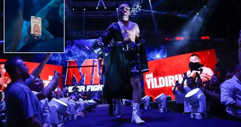 Milli boksör zafer kemerini Sedat Peker e hediye etti