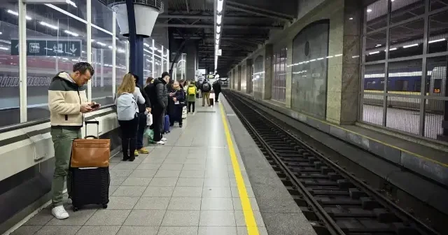 Belçika da tasarruf programına karşı başlatılan grev hayatı durma noktasına getirdi VİDEO İZLE