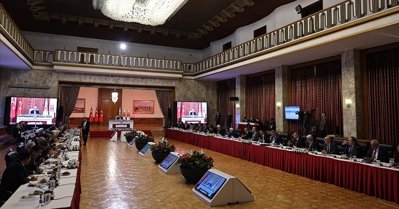 DEM, AKP ve MHP li heyet, birkaç saat içinde Öcalan la görüşecek Agos