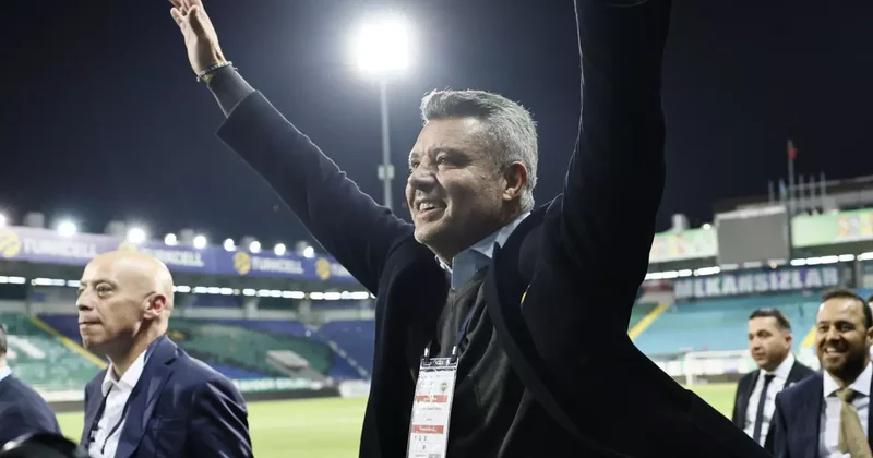 Maç biter bitmez polislerin yanına gitti: Geceye damga vuran anlar