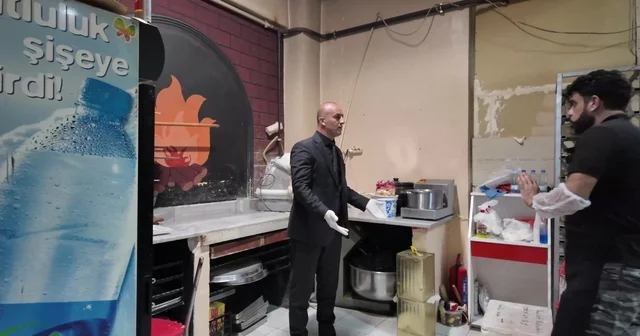 Başkan yardımcısının ani denetimi hijyensizliği ortaya çıkardı: Burası pislik içinde Tatlı imalathanesinde mide bulandıran görüntüler Kocaeli Haberleri