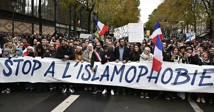 Fransa da Müslümanlarla ilgili ankete dava