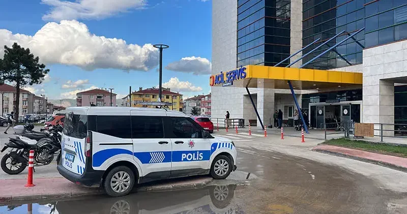 Aranan şüpheli, polise bıçakla direnince vurularak etkisiz hale getirildi