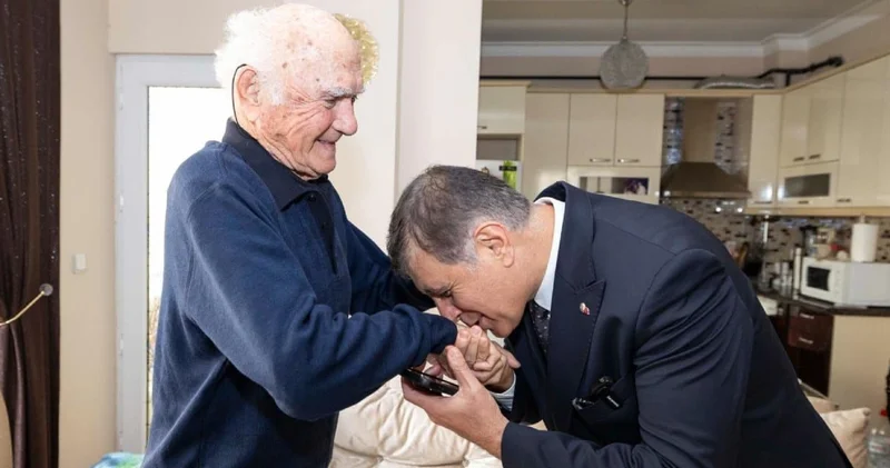 Yıllar sonra duygusal buluşma: Cemil Tugay öğretmenini ziyaret etti