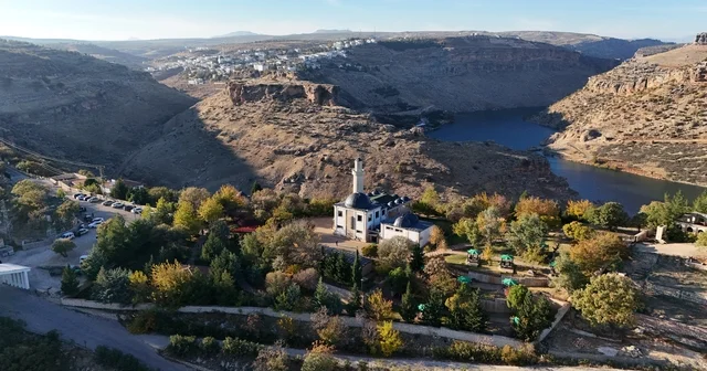 Kur an ı Kerim de ismi geçen peygamberlerin kabirlerinin olduğu ilçe yılda 1 milyon ziyaretçi ağırlıyor Diyarbakır ın 22 bin nüfuslu ilçesi inanç turizmiyle yılda 1 milyon ziyaretçi ağırlıyor Diyarbakır Haberleri