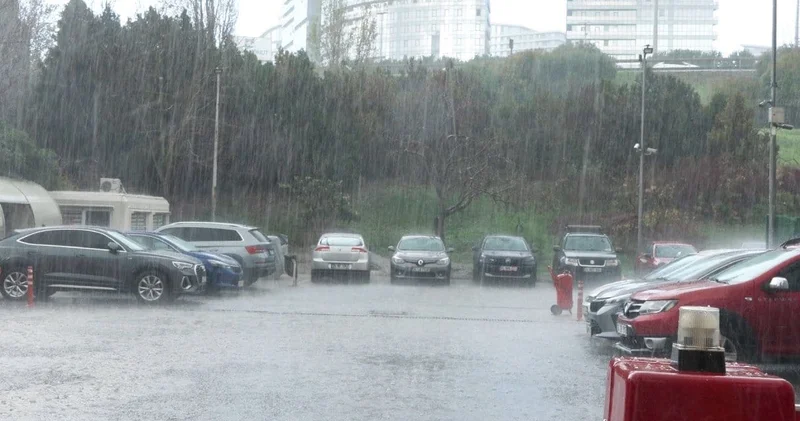 İstanbul da ani dolu yağışı! Dakikalar içinde bastırdı