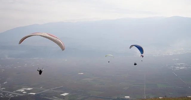 Yanan ormanlar için gökyüzünden paraşütle tohum yağdı Yanan ormanlara, gökyüzünden umut serpildi Bursa Haberleri