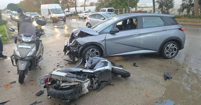 Ters şeride giren otomobile, motosiklet çarptı; 2 yaralı Bursa Haberleri