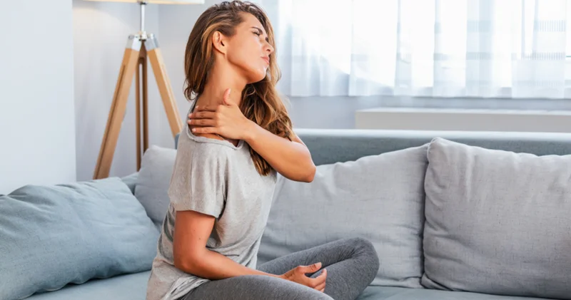 Masa başı çalışanlara müjde: Kronik boyun ağrılarını azaltan kolay teknikler