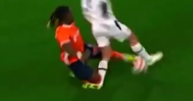 Visca maça devam edemedi! VAR dan kırmızı kart çıktı