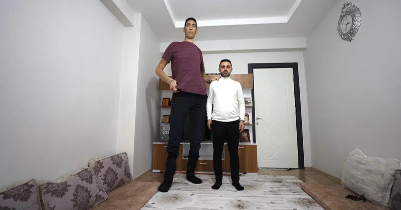 Dünyanın en uzun adamı Sultan İngiltere yolcusu: Hayatı belgesel oluyor