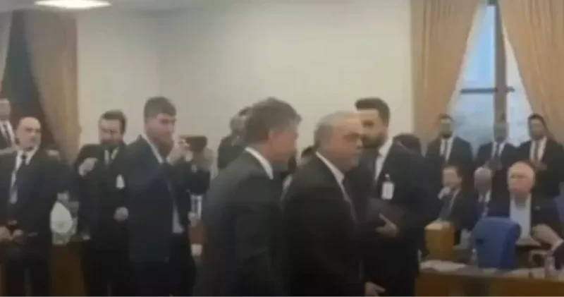 Komisyona damga vuran anlar! CHP li vekilden kendi partililerine sert tepki