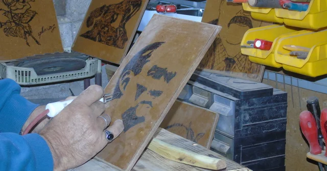 Atık ahşaplar emekli öğretmenin elinde sanata dönüşüyor Gaziantep Haberleri