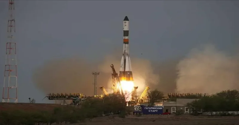 Hindistan uzay programı tarihinin en büyük uydusunu fırlattı