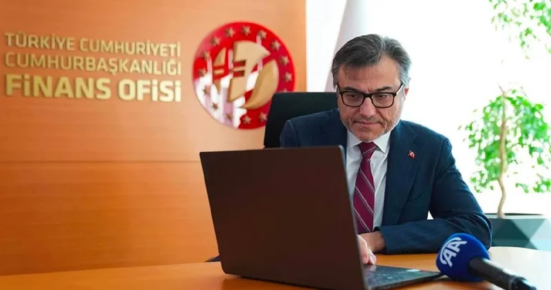 Rasim Ozan Kütahyalı: Eski Cumhurbaşkanlığı Finans Ofisi Başkanı, Can Holding den rüşvet aldığı iddiasıyla ifade verdi; görevinden affını talep ederek ayrıldı