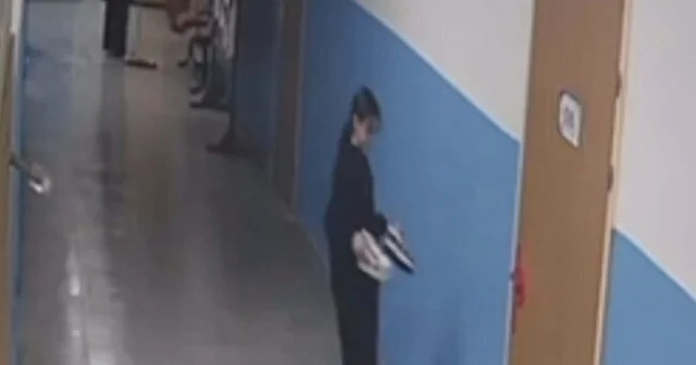 Silinen koridoru kirletmemek için ayakkabılarını çıkarıp sınıfına kadar yürüdü Muğla Haberleri