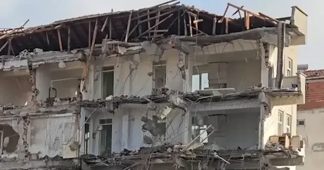 Sındırgı’da depremden etkilenen 814 bina yıkıldı VİDEO İZLE