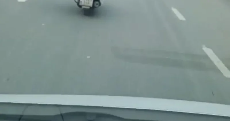 Esenyurt ta akan trafikte hayrete düşüren görüntü