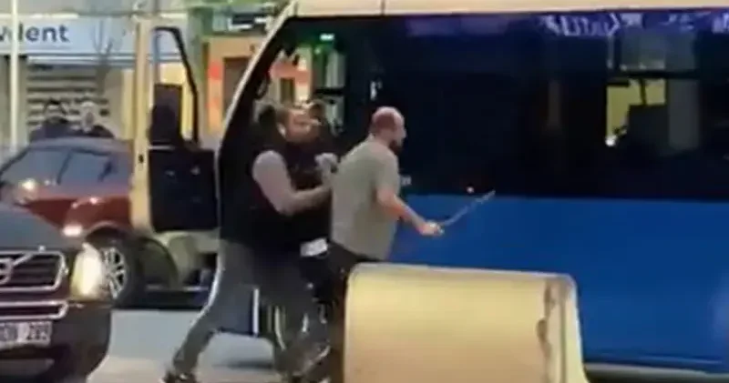 Kadıköy’de trafikteki sopalı kavga kamerada