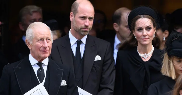 Ömrünce o tahtın hayalini kurmuştu... Hemen inatçı oğluna bırakmak istemiyor... Daha ölmeden toprağa gömmeyin beni!