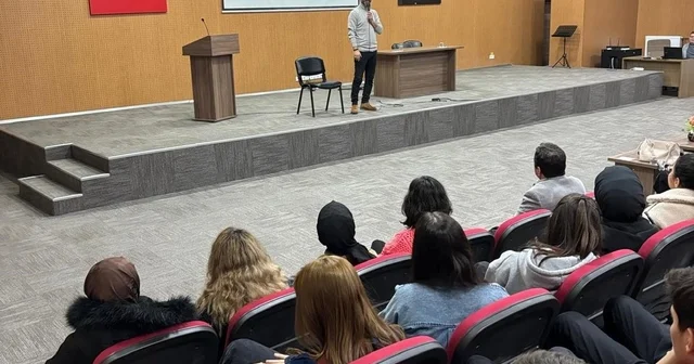 Hisarcık ta öğrencilere Sosyal Medya Bağımlılığı konulu konferans Kütahya Haberleri