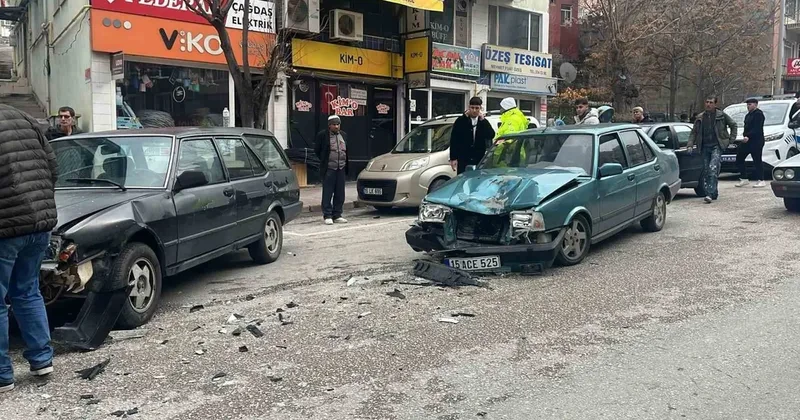Burdur’da iki araç çarpıştı! 1 yaralı