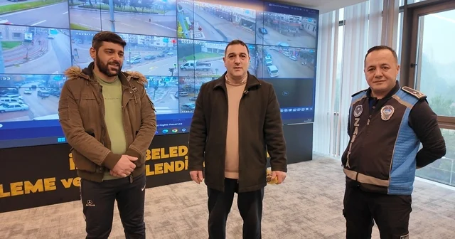 İçinde 40 bin lira olan çanta, belediye kameralarından tespit edilen sahibine teslim edildi Bursa Haberleri