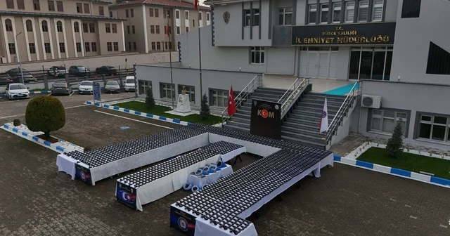 Düzce de 2 araçtan 46 bin 655 tabanca parçası çıktı; 6 gözaltı Düzce Haberleri
