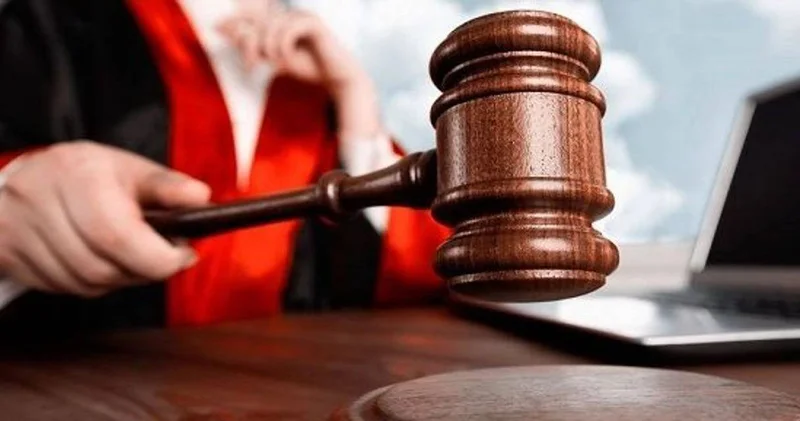 Yargıtay dan emsal karar: Eşe isimsiz çiçek göndererek denemek kusur sayıldı