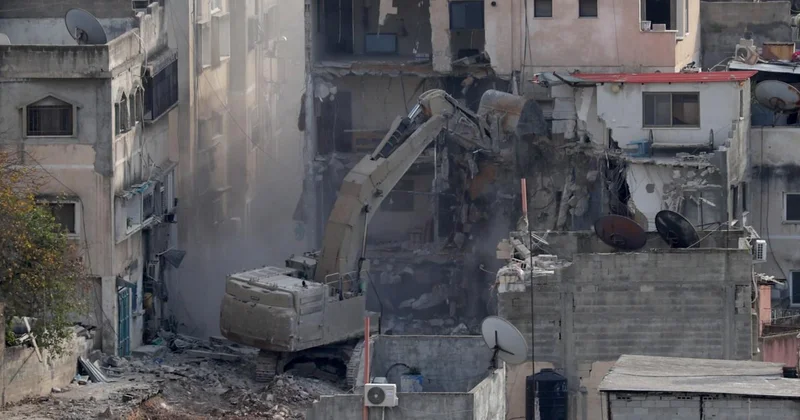 İşgalci İsrail ordusu, Batı Şeria da temmuz ayında öldürdüğü Filistinlinin evini yıktı