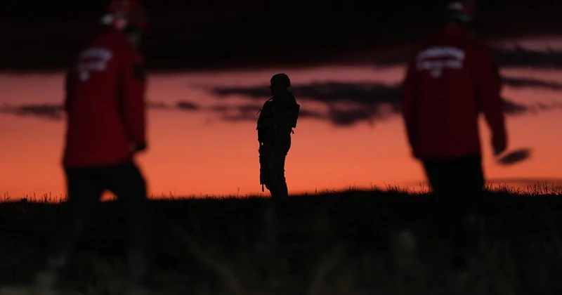 Düşen uçağın enkazındaki arama çalışmaları gün ağarınca hızlandı