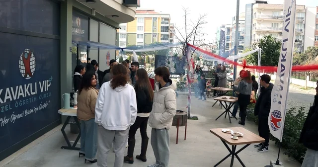 Aydın da eğitimde ezber bozan etkinlik Uygun miktarda kahve ve müziğin öğrencilerde sınav stresini giderdiği belirtildi Aydın Haberleri