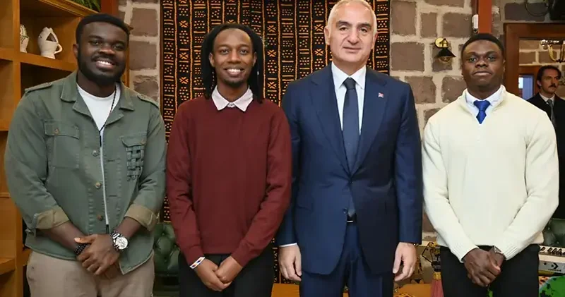 Bakan Ersoy, Afrika Kültür Evi ni ziyaret etti