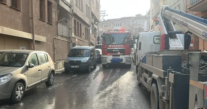 Çakmakla oynayan çocuk evi yaktı!