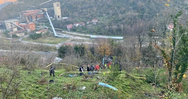 Ortaokul öğrencisinin öldüğü servis kazasında 6 kamu görevlisine hapis talebi Zonguldak Haberleri