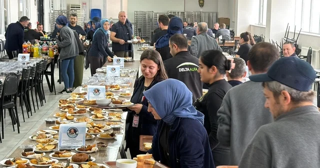 Fabrika işçilerinden yürek ısıtan destek Çorap fabrikasında Rüzgar dayanışması Düzce Haberleri