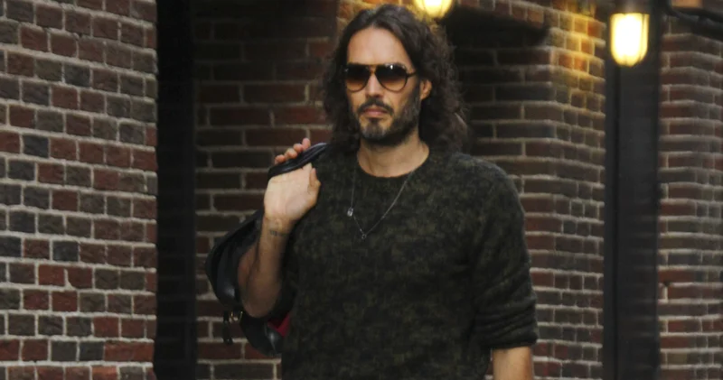 Oyuncu Russell Brand e yeni cinsel saldırı davaları açıldı magazin haberleri