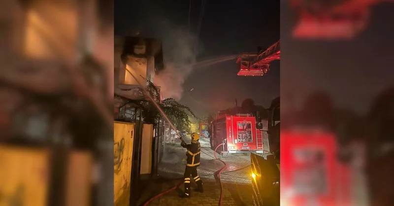 Hatay da 2 katlı evde çıkan yangın korkuttu