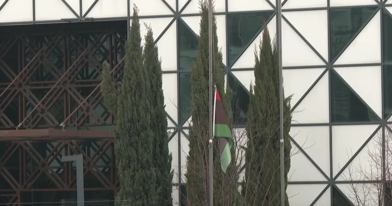 Libya nın Ankara Büyükelçiliğinde bayraklar yarıya indirildi